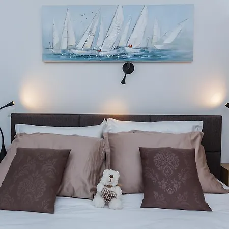 Katja Apartman *